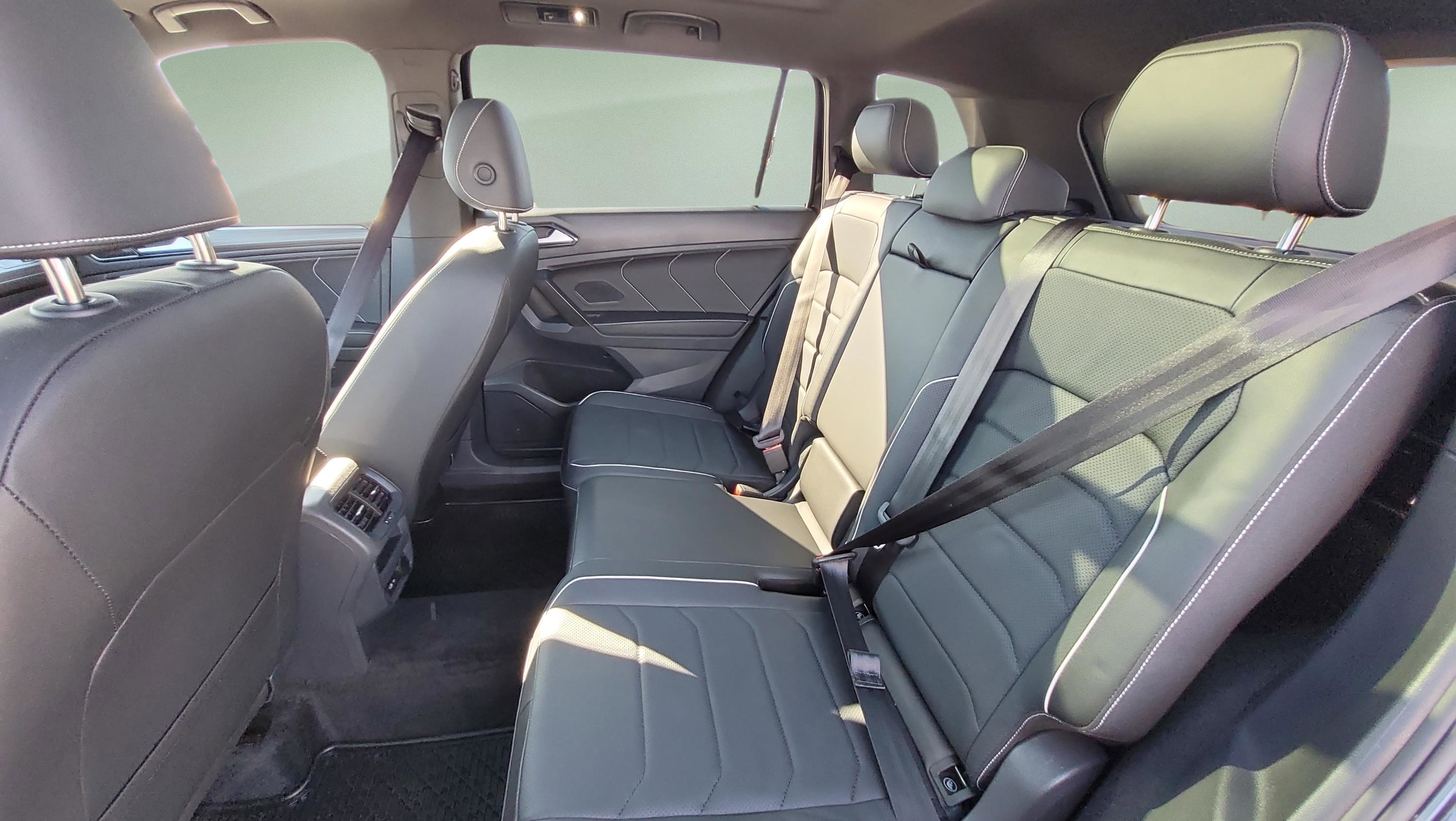 Used 2024 Volkswagen Tiguan SEL R-Line image 16