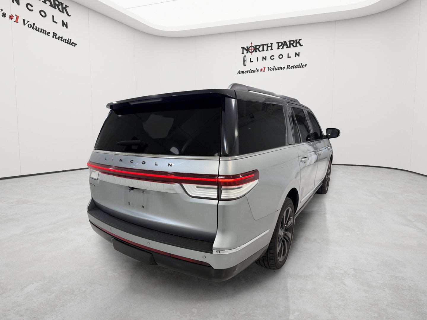 Used 2023 Lincoln Navigator L Black Label AWD/4WD image 5