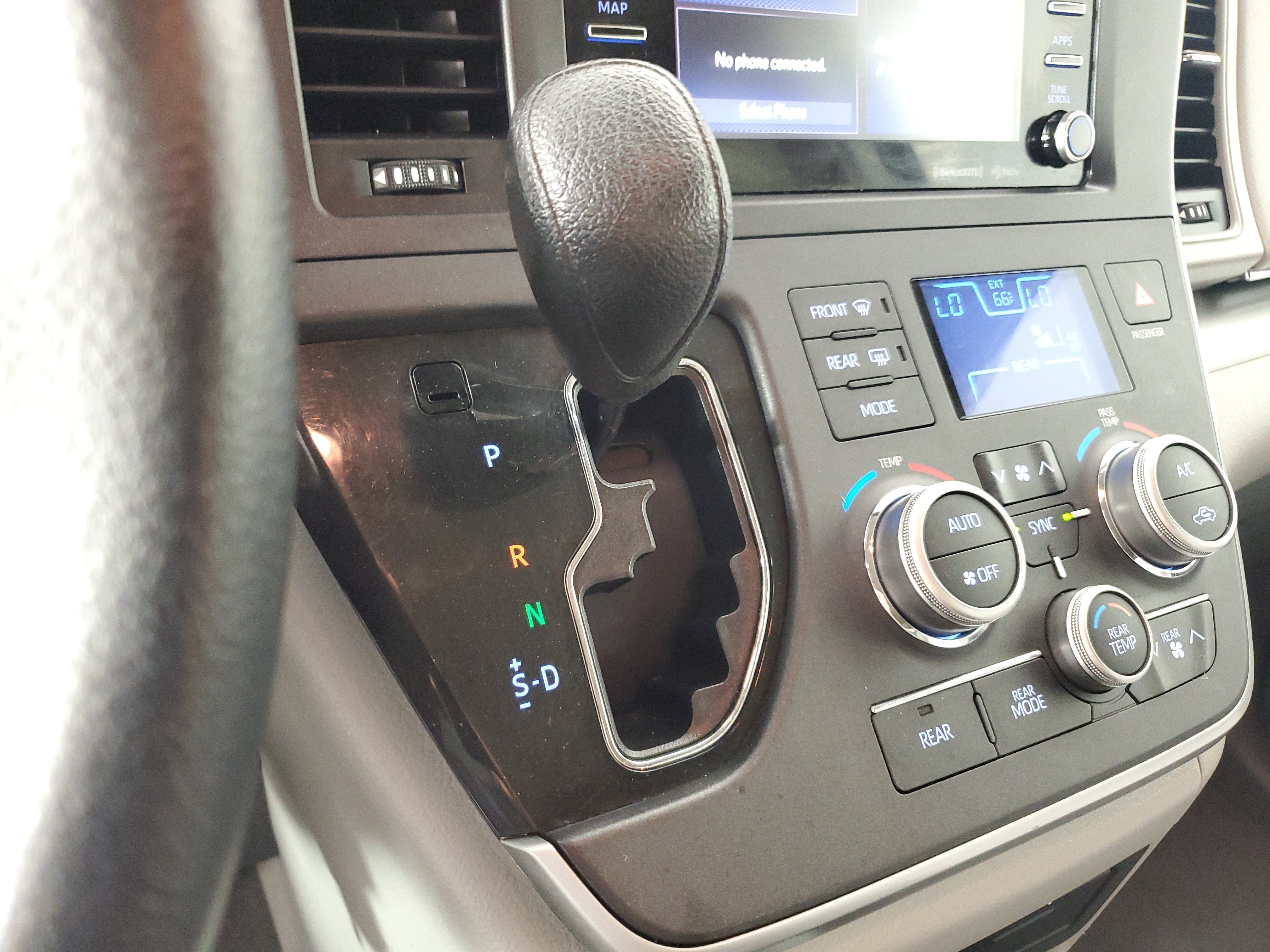 Used 2020 Toyota Sienna LE w/ Carpet Mat Package FWD image 19