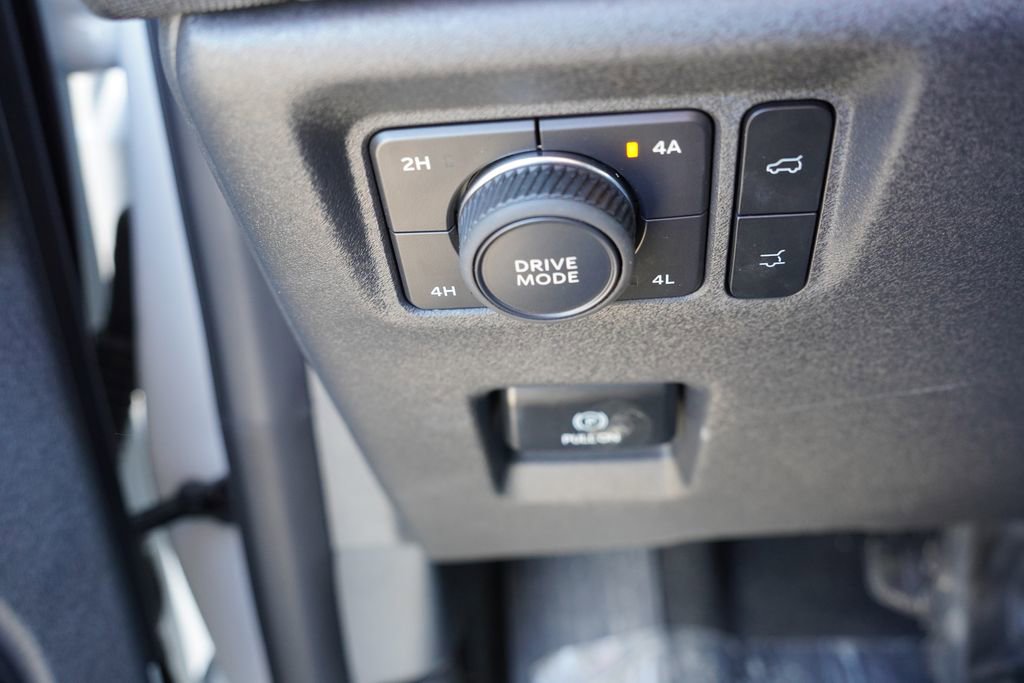 Certified 2025 Ford Expedition Active image 29