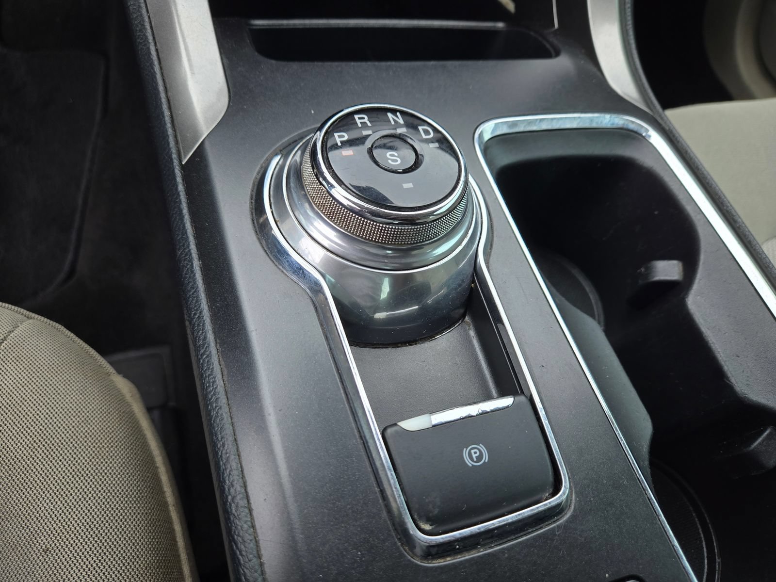 Used 2019 Ford Fusion SE FWD image 19