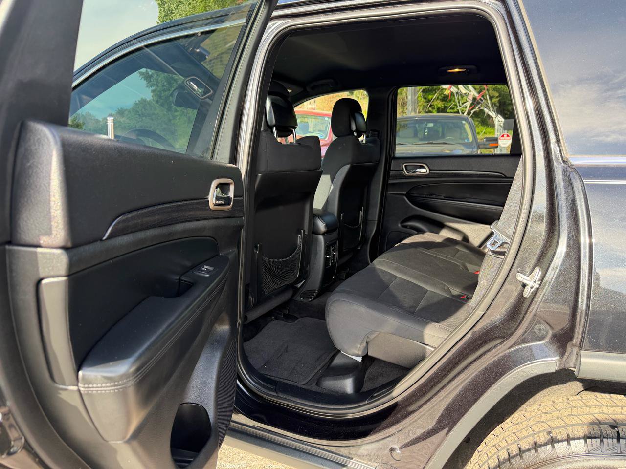 Used 2014 Jeep Grand Cherokee Laredo w/ Quick Order Package 23E AWD/4WD image 23