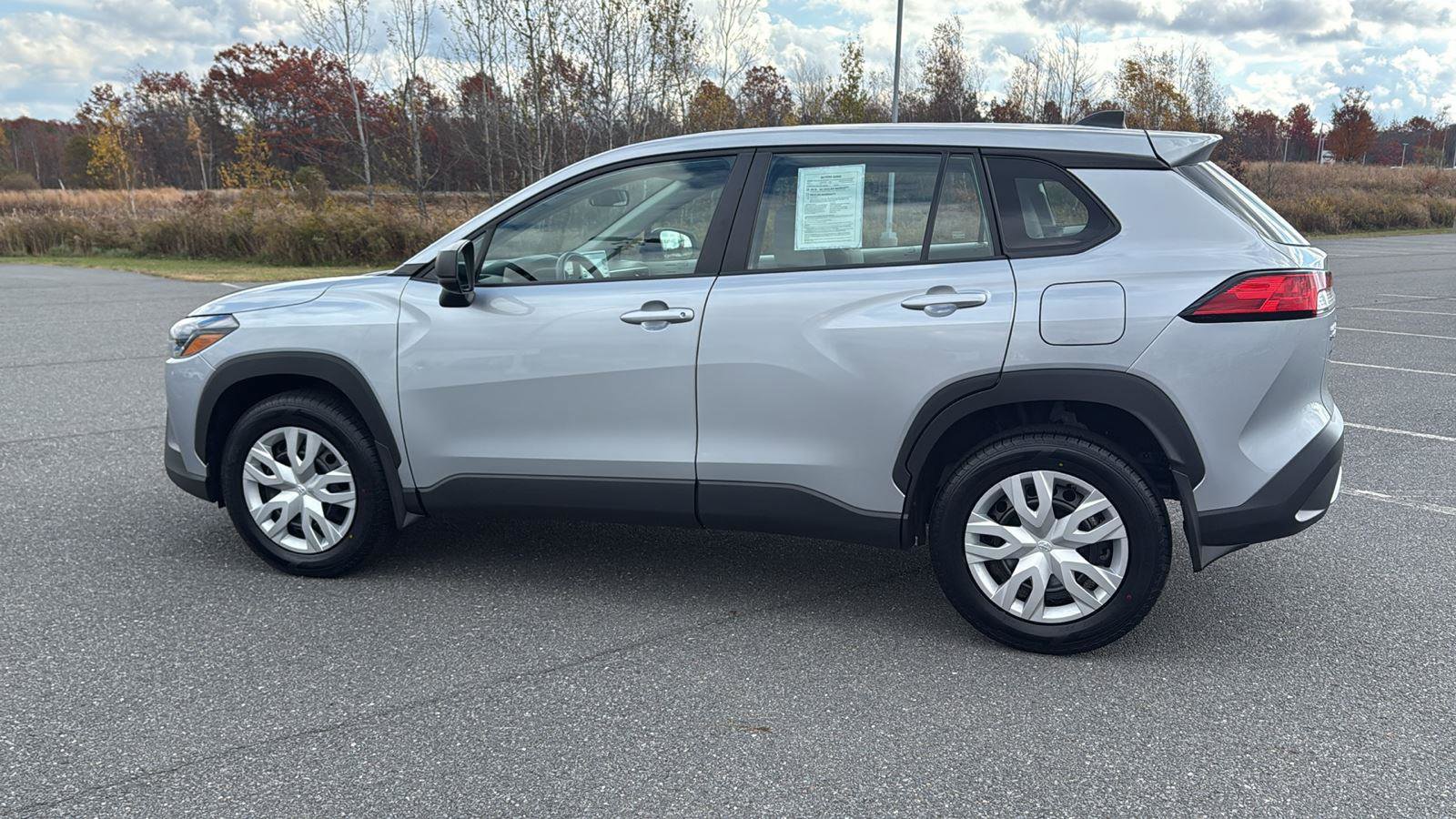 Used 2022 Toyota Corolla Cross L image 11