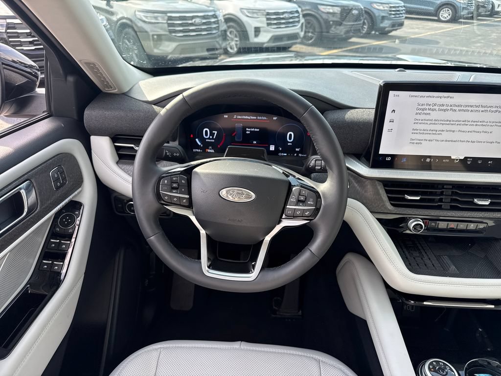 Used 2025 Ford Explorer Platinum w/ LUX Leather Package AWD/4WD image 25