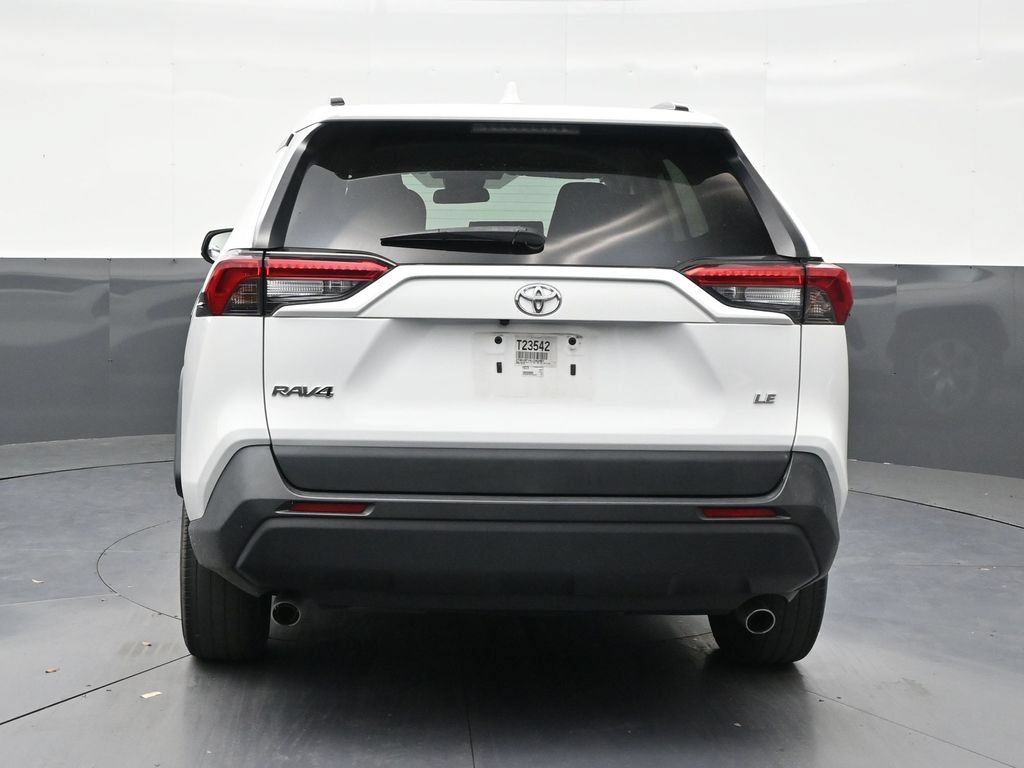 Used 2020 Toyota RAV4 LE FWD image 4