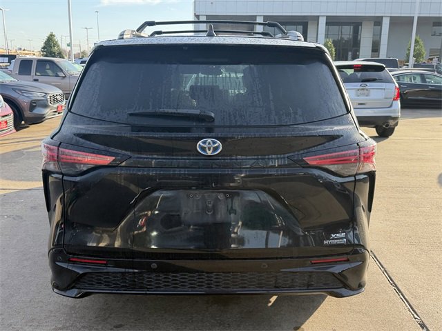 Used 2022 Toyota Sienna XSE image 6