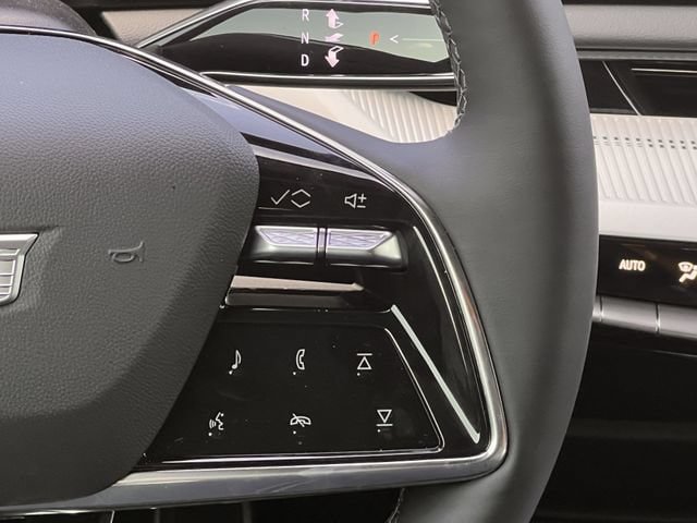 New 2027 Cadillac Optiq Luxury w/ LPO, Floor Liner Package AWD/4WD image 12