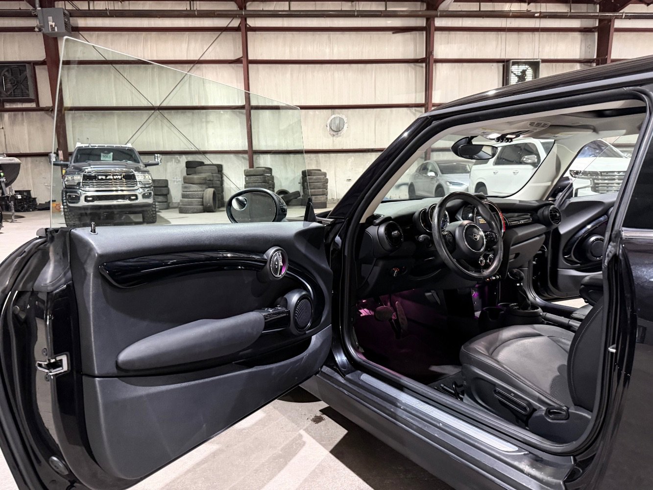 Used 2019 MINI Cooper 2-Door Hardtop w/ Signature Upholstery Package FWD image 12