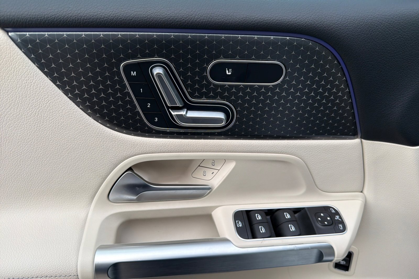 Certified 2025 Mercedes-Benz GLB 250 image 11