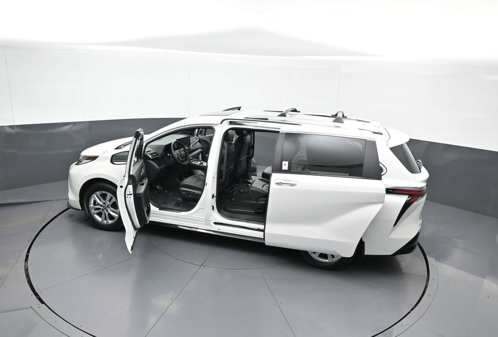 Certified 2025 Toyota Sienna Limited image 46