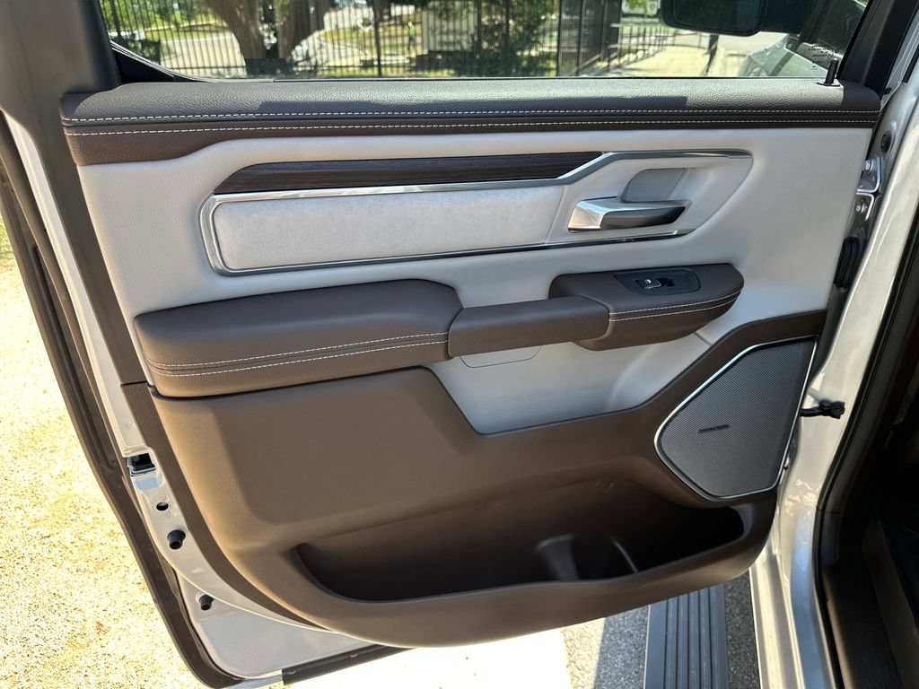 New 2026 RAM 1500 Laramie AWD/4WD image 33