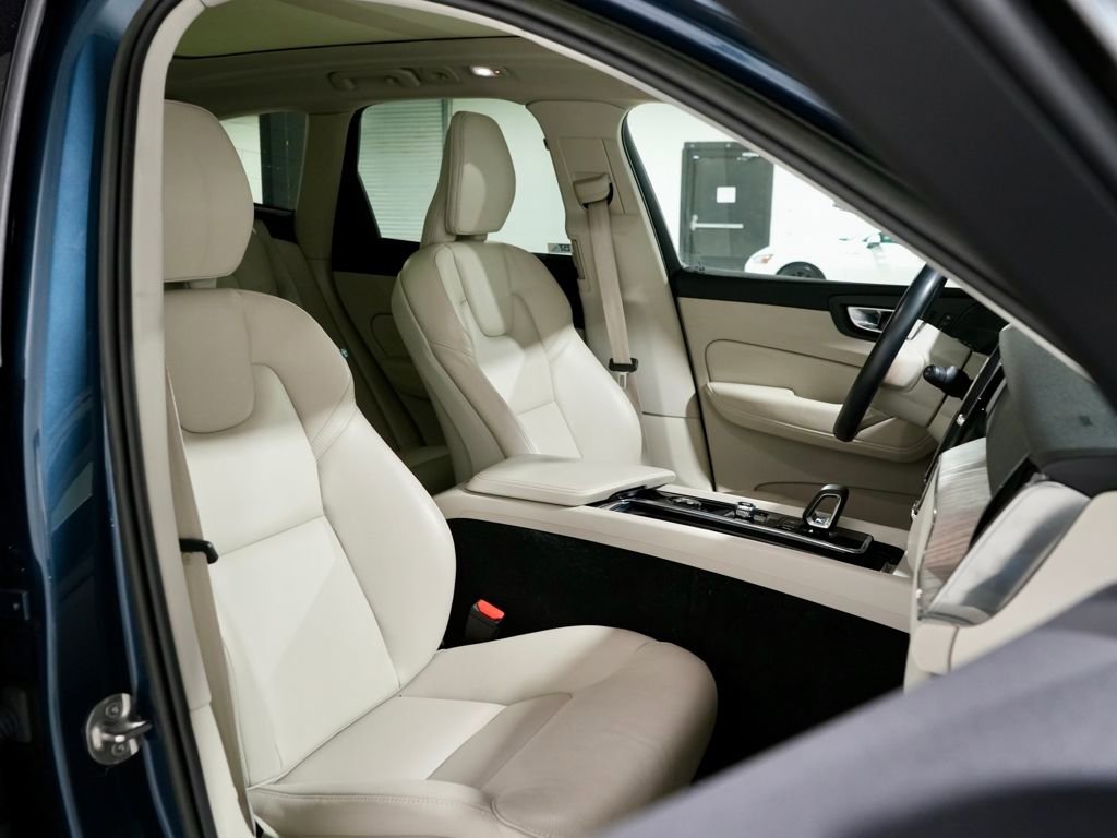 Used 2023 Volvo XC60 B5 Plus w/ Climate Package image 23