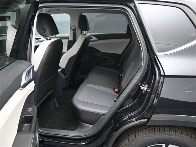 New 2026 Volkswagen Taos SE image 11