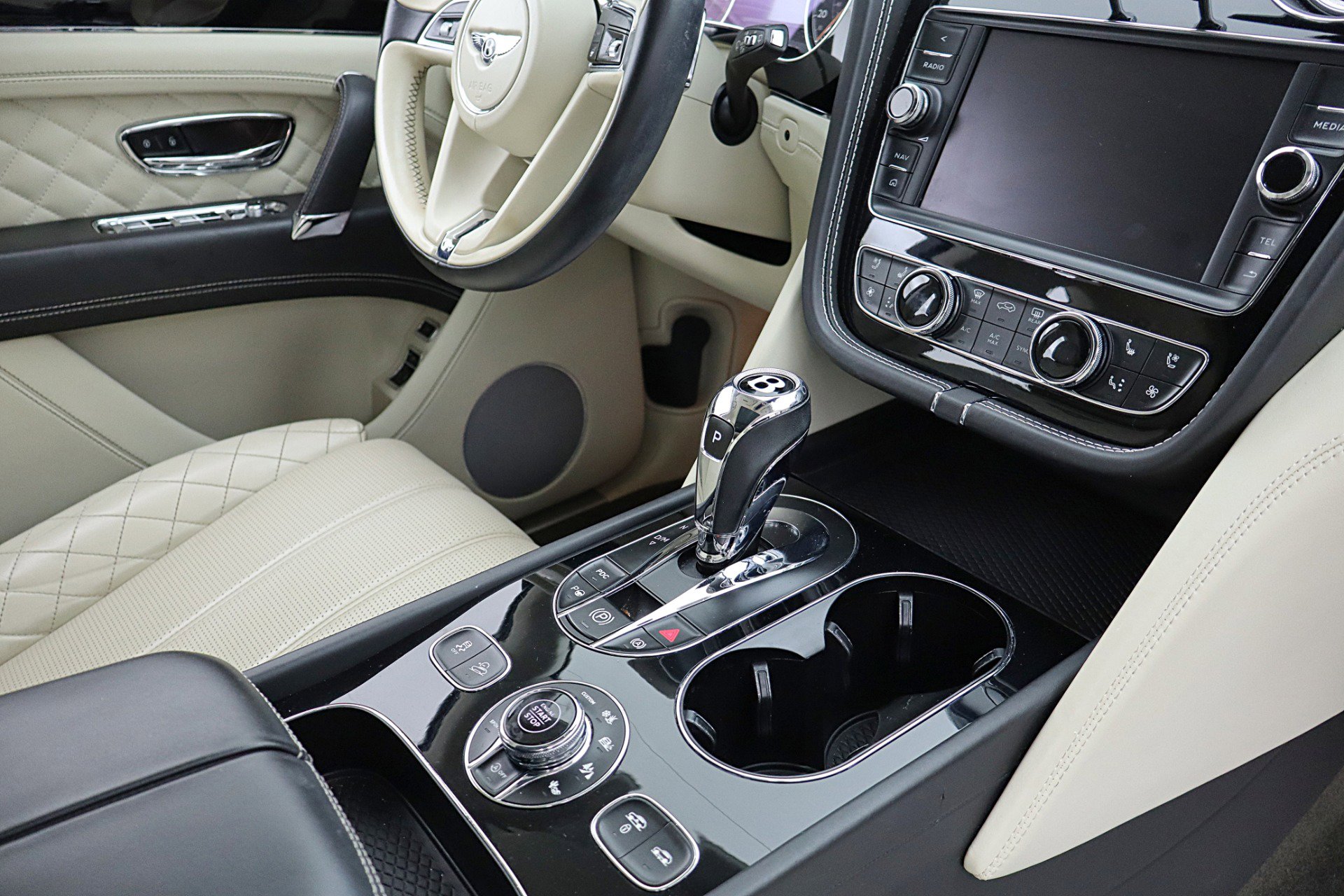 Certified 2017 Bentley Bentayga AWD/4WD image 24