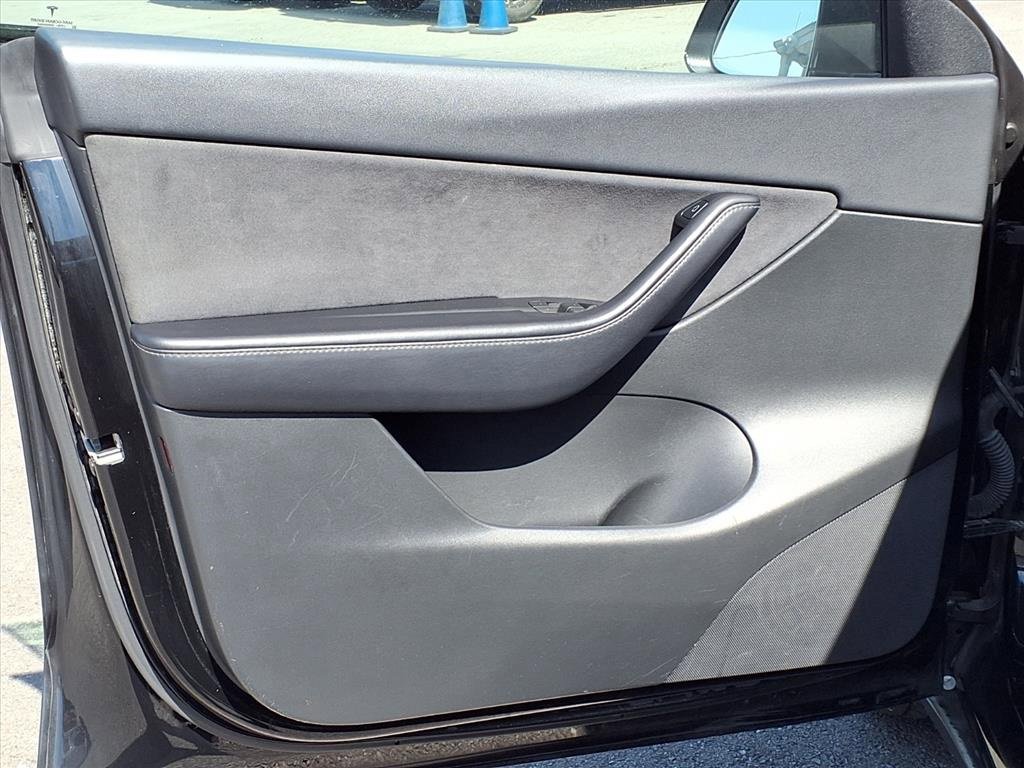 Used 2021 Tesla Model Y Long Range image 29