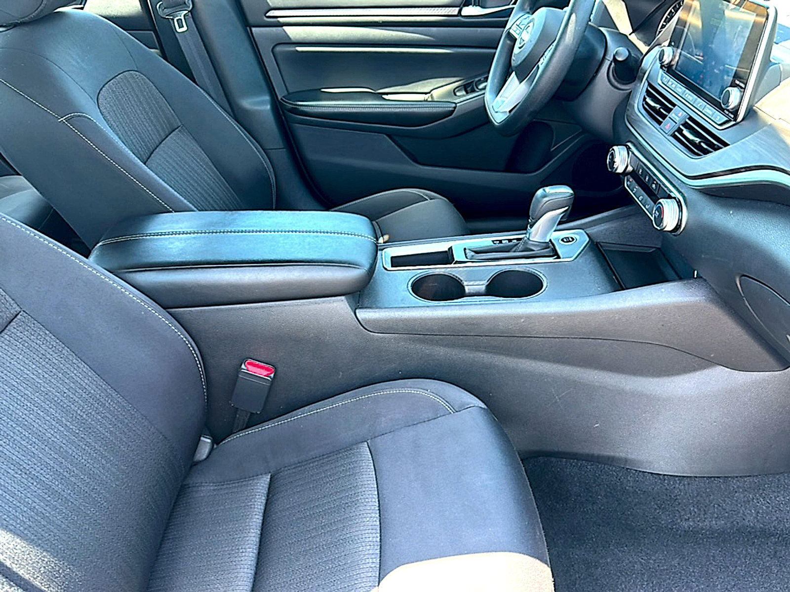 Used 2025 Nissan Altima 2.5 SV FWD image 23