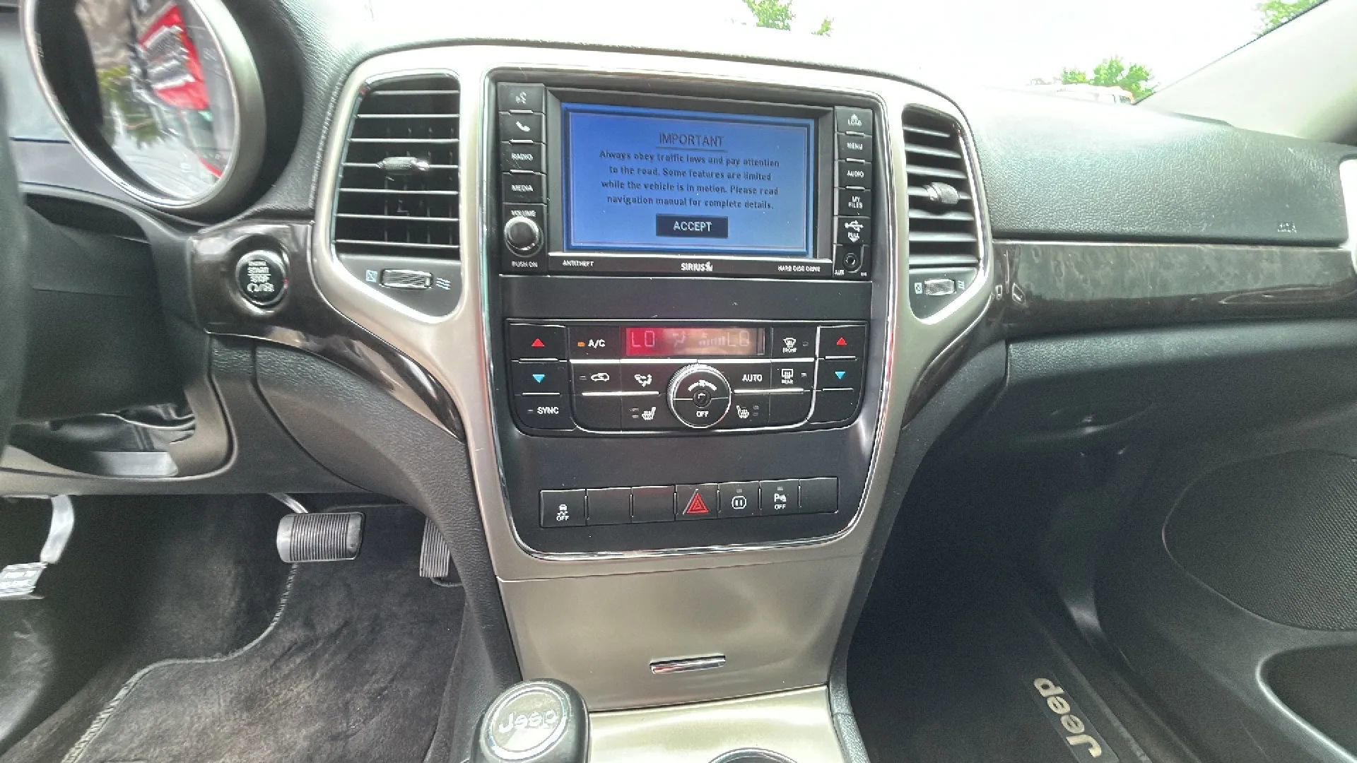 Used 2012 Jeep Grand Cherokee Laredo AWD/4WD image 20