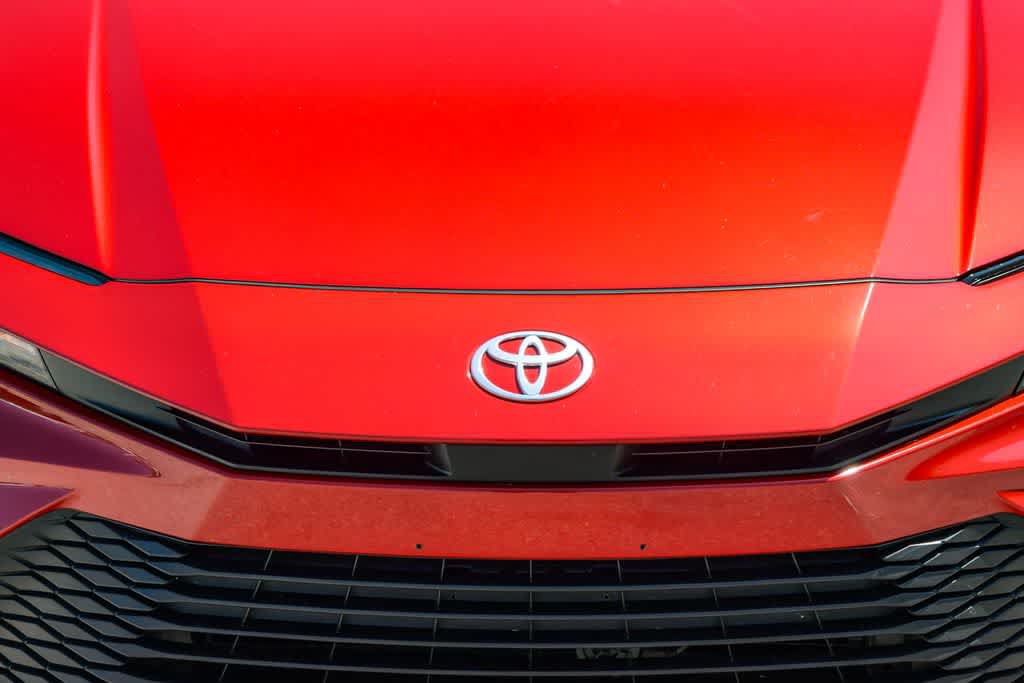 Used 2026 Toyota Camry LE w/ Convenience Package FWD image 5