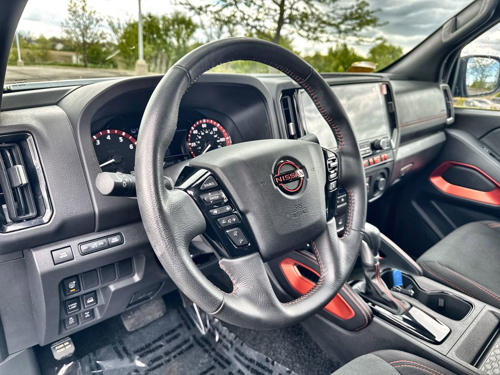 Used 2025 Nissan Frontier PRO-4X AWD/4WD image 22