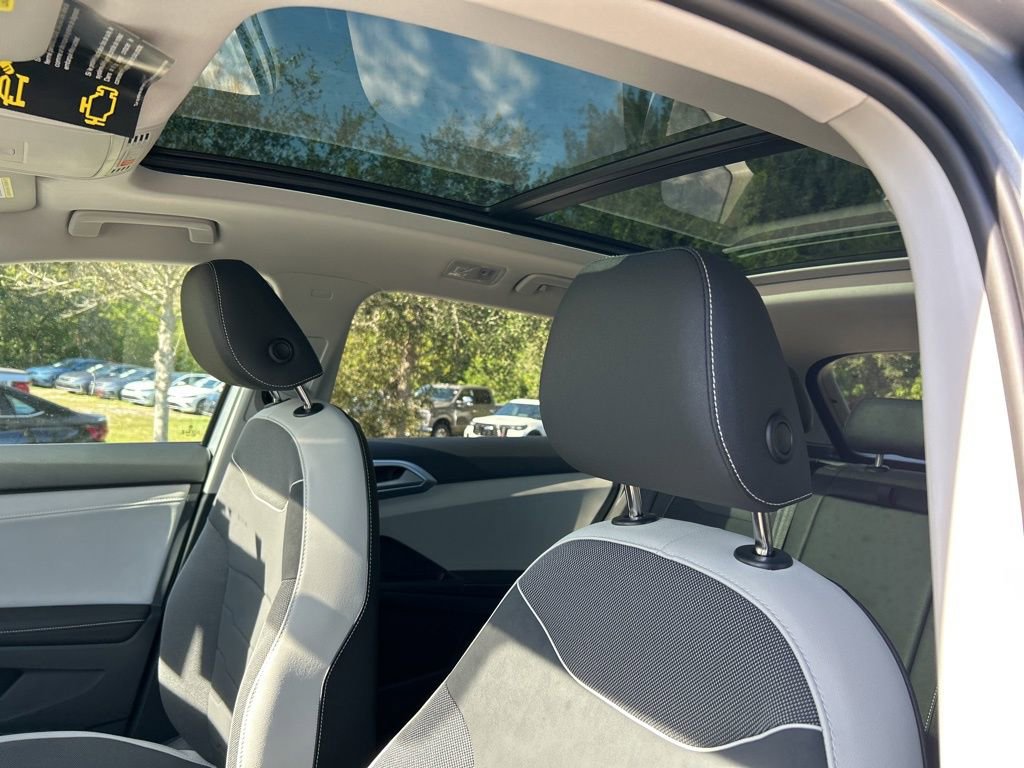 New 2026 Volkswagen Taos SE image 21