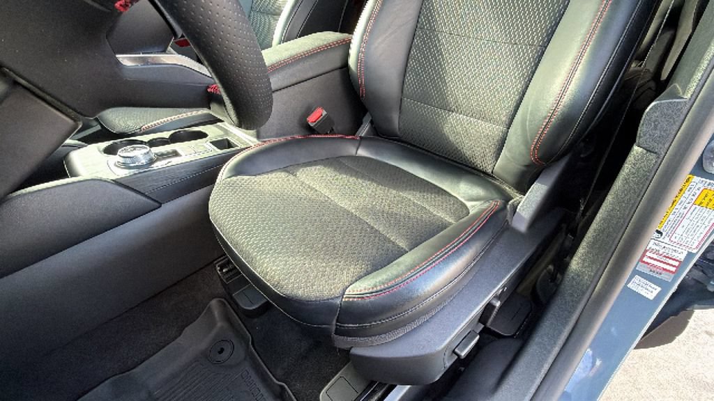 Used 2025 Ford Escape ST-Line w/ Tech Pack #1 FWD image 15