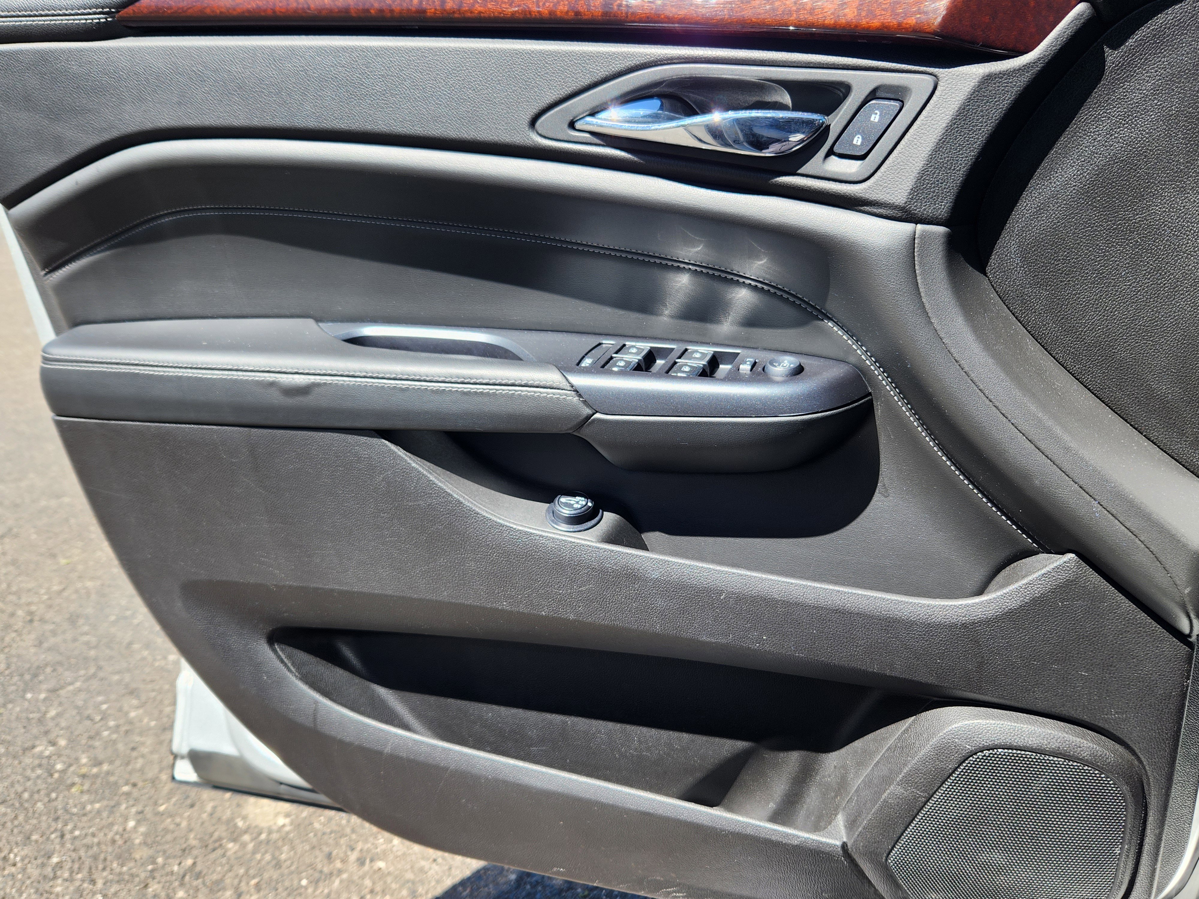 Used 2015 Cadillac SRX Luxury w/ Driver Awareness Package AWD/4WD image 12