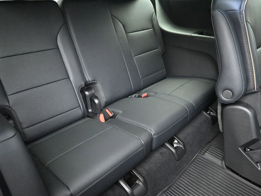 New 2026 Chevrolet Traverse High Country w/ LPO, Floor Liner Package AWD/4WD image 9