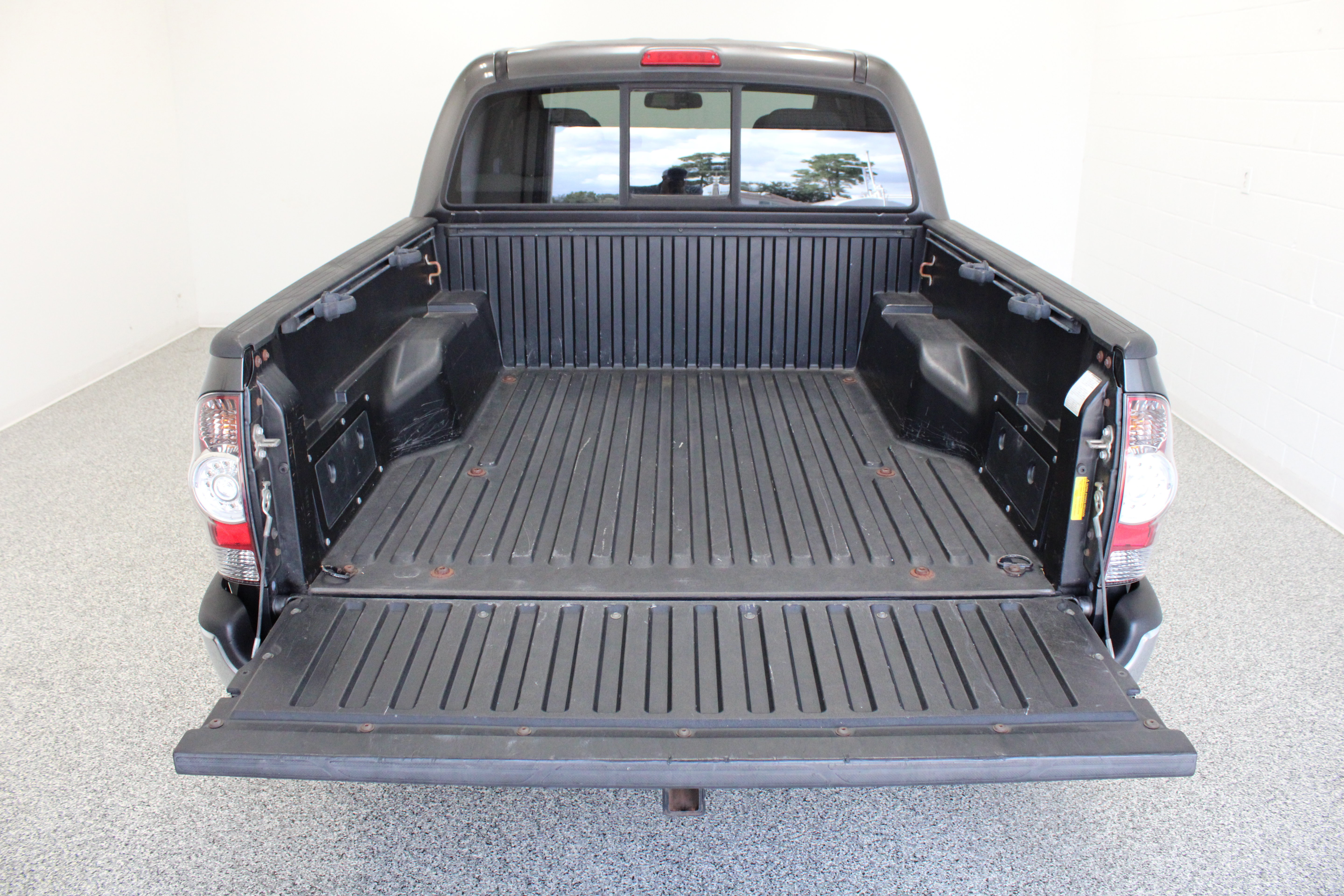 Used 2013 Toyota Tacoma 4x4 Double Cab w/ SR5 Pkg image 9