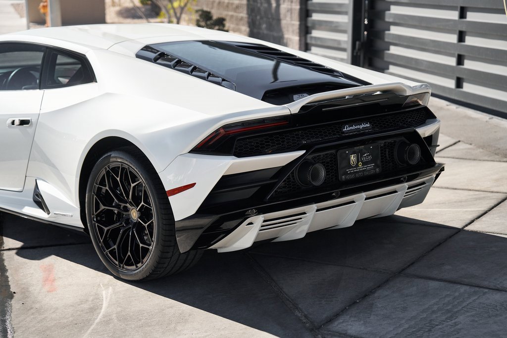 Used 2022 Lamborghini Huracan EVO image 9
