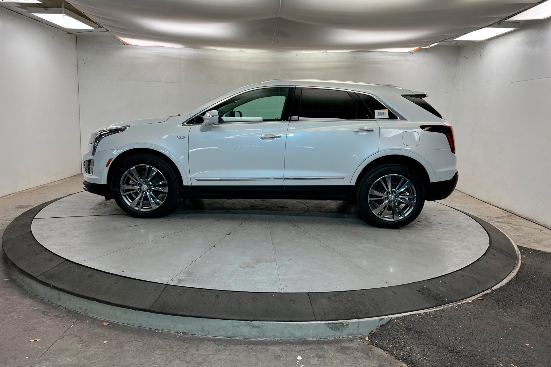 New 2026 Cadillac XT5 Premium Luxury w/ Driver Assist Package image 2