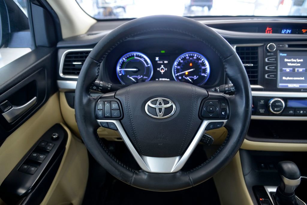Used 2019 Toyota Highlander XLE image 18