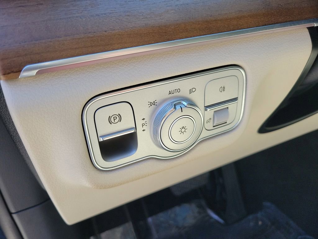 Used 2021 Mercedes-Benz GLS 450 4MATIC image 25