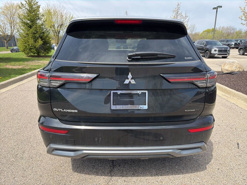 Used 2025 Mitsubishi Outlander AWD image 4