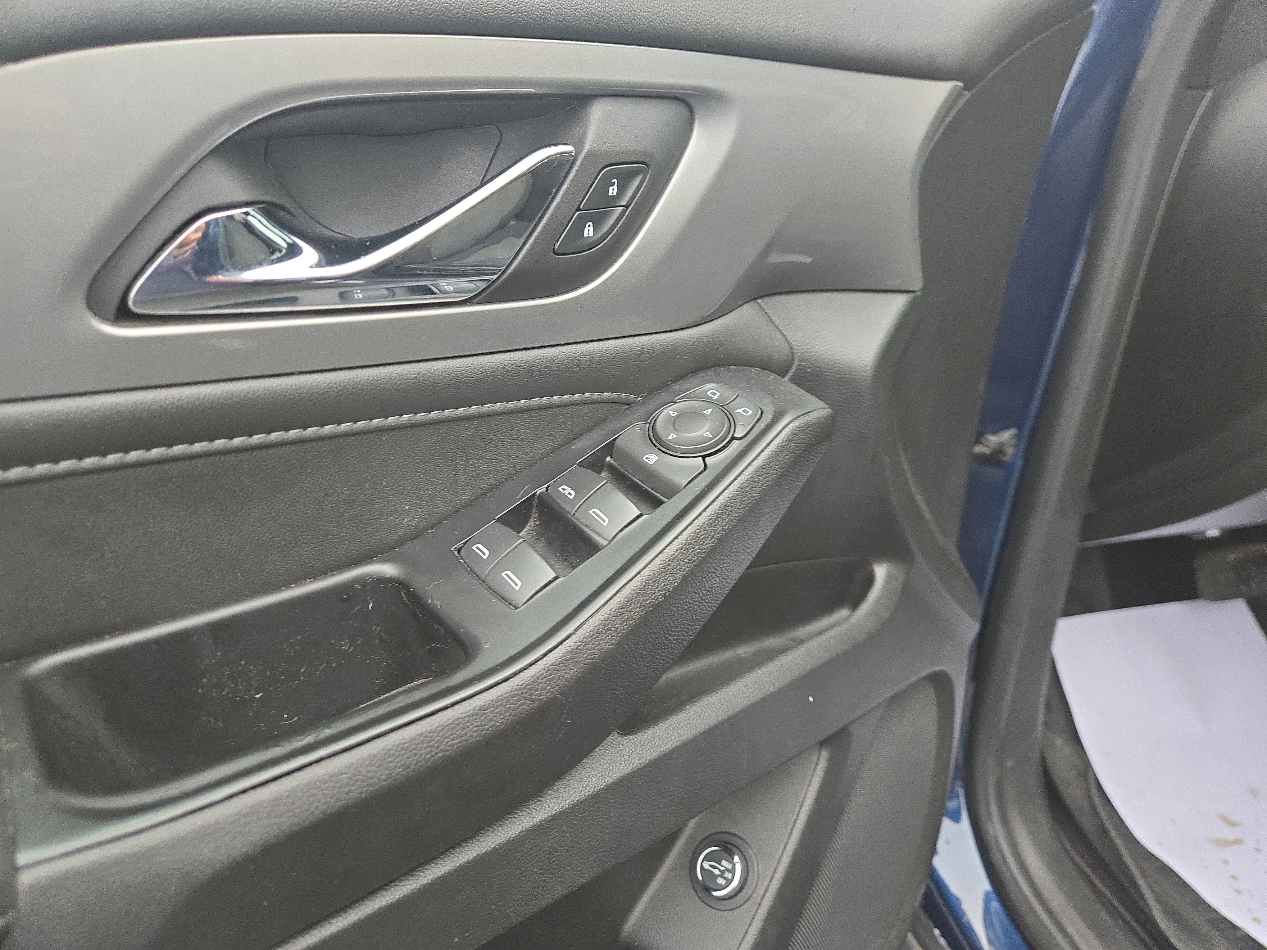 Used 2023 Chevrolet Traverse LT image 17