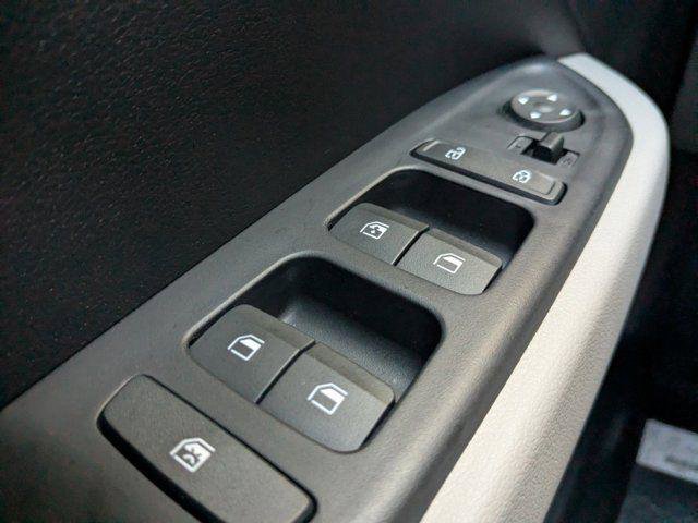 New 2025 Hyundai Venue SEL image 17