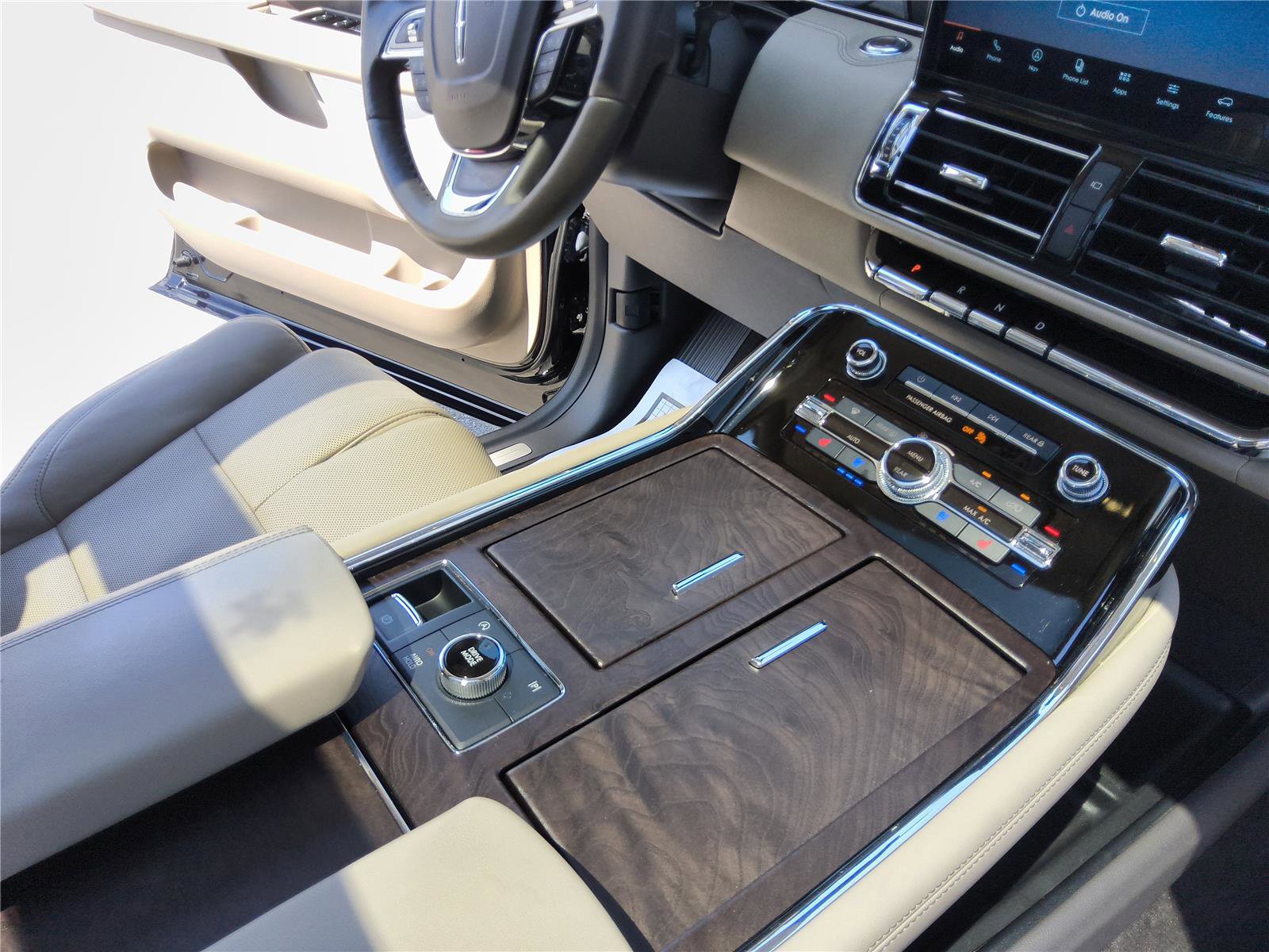 Used 2024 Lincoln Navigator L Reserve AWD/4WD image 30