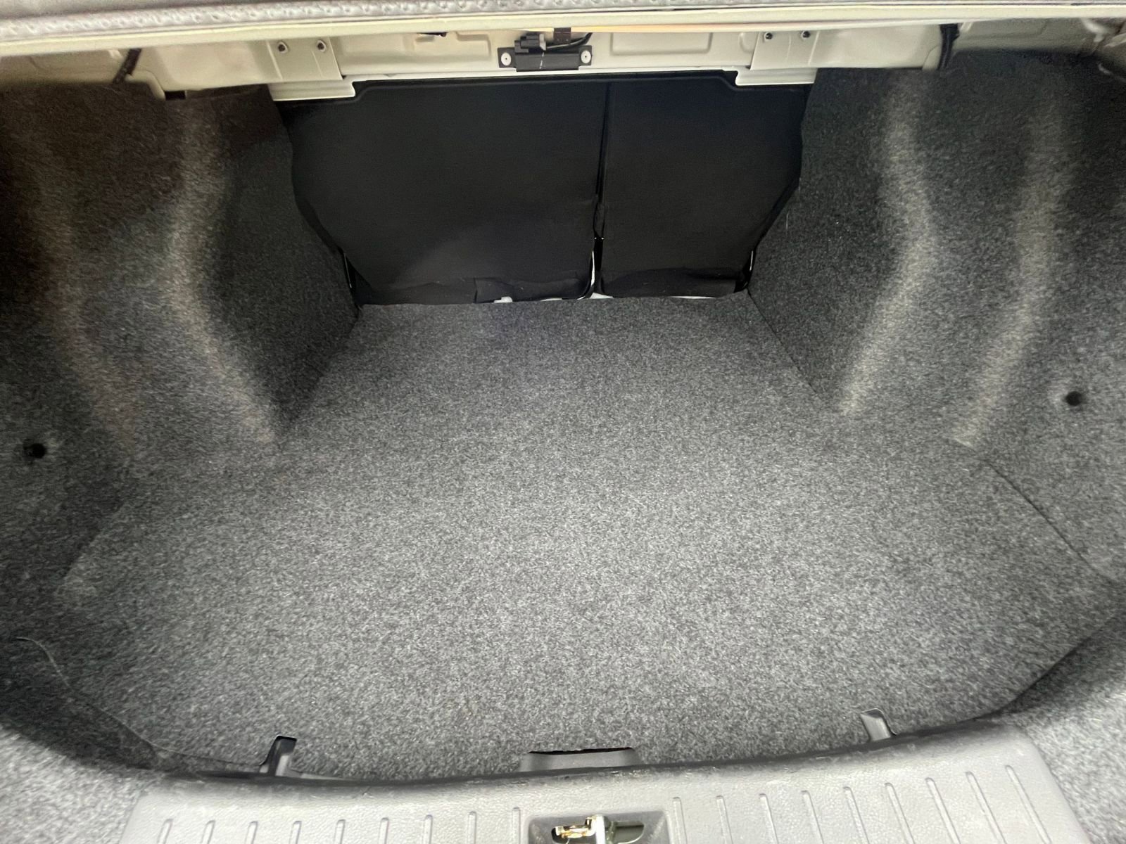 Used 2025 Nissan Versa SV image 31