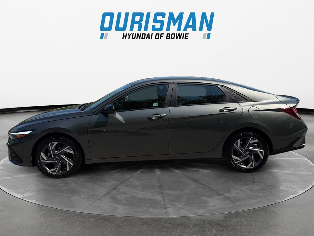 Used 2025 Hyundai Elantra Sport FWD image 3