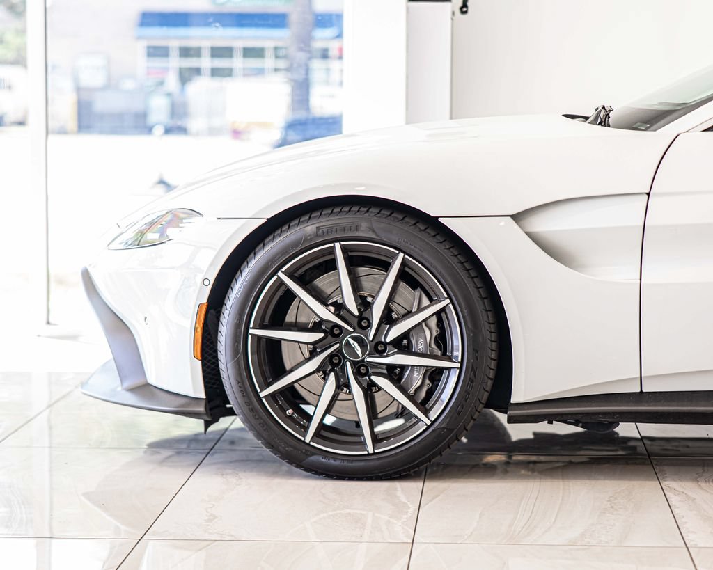 Used 2019 Aston Martin V8 Vantage Coupe RWD image 8