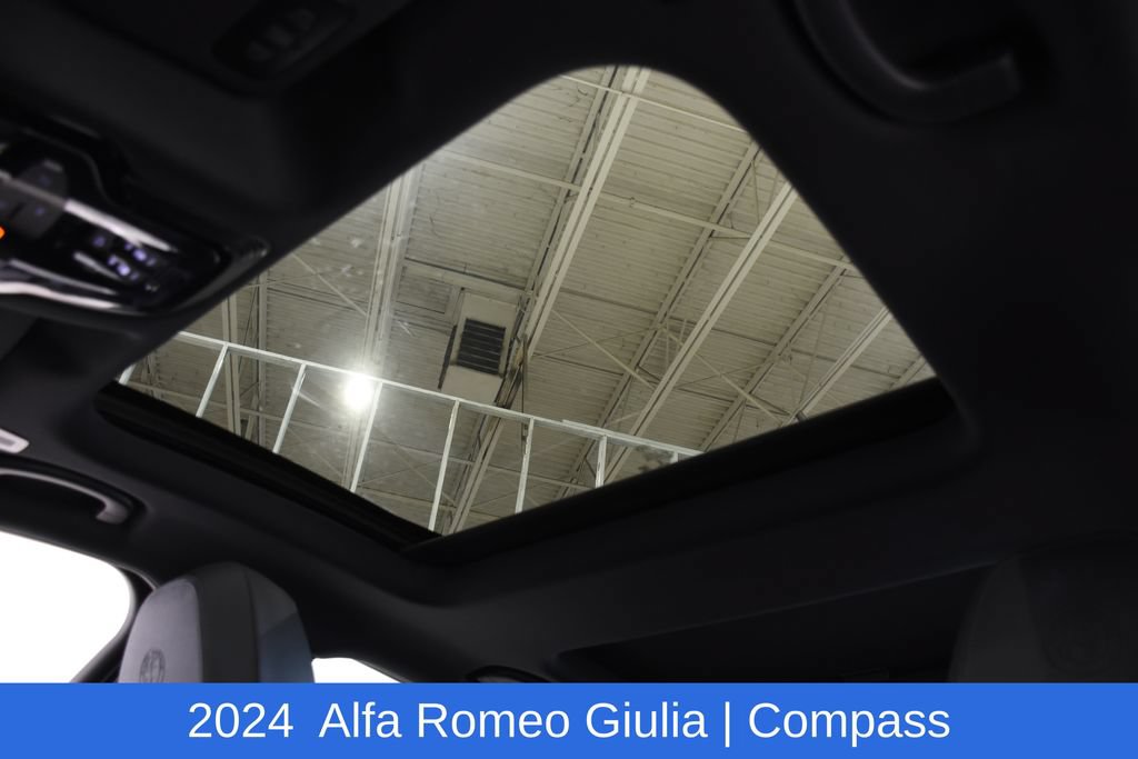 Used 2024 Alfa Romeo Giulia Sprint AWD/4WD image 25