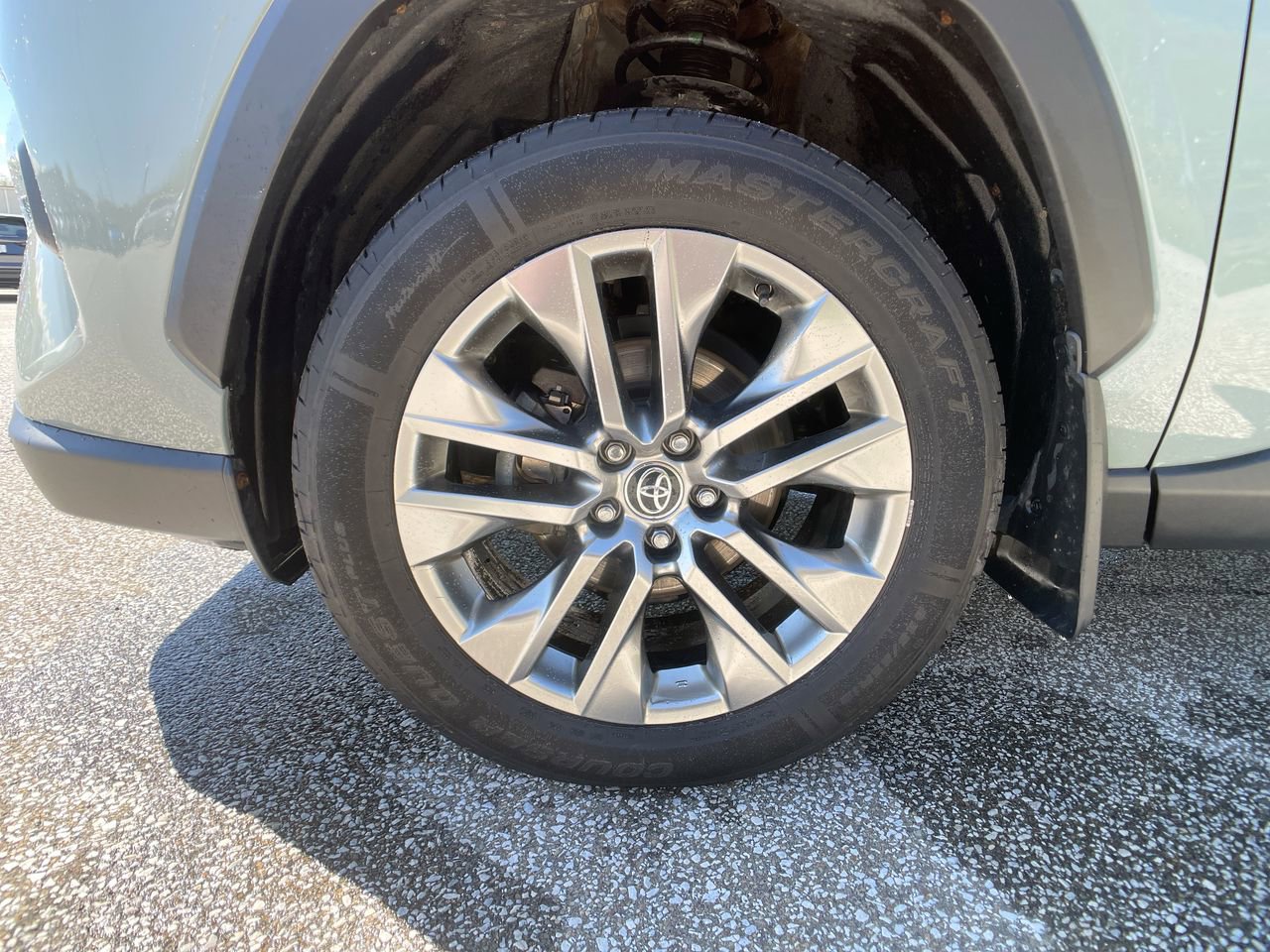 Used 2022 Toyota RAV4 XLE Premium AWD/4WD image 11
