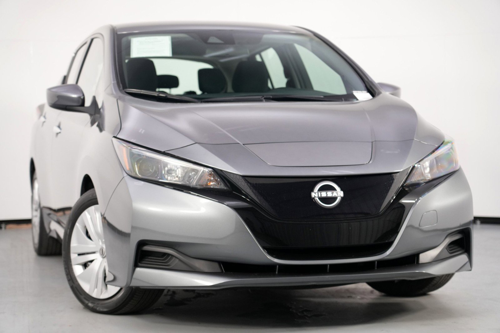 Used 2025 Nissan Leaf S image 2