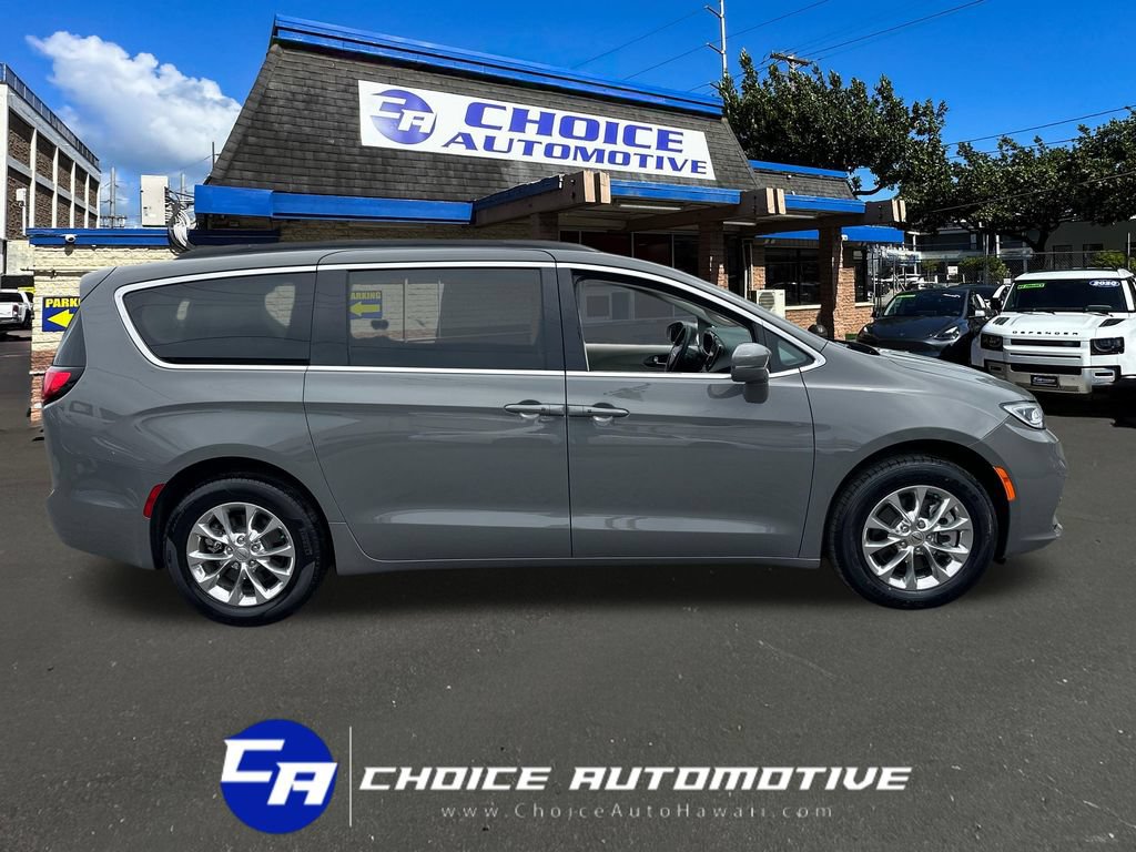 Used 2022 Chrysler Pacifica Touring-L AWD/4WD image 9