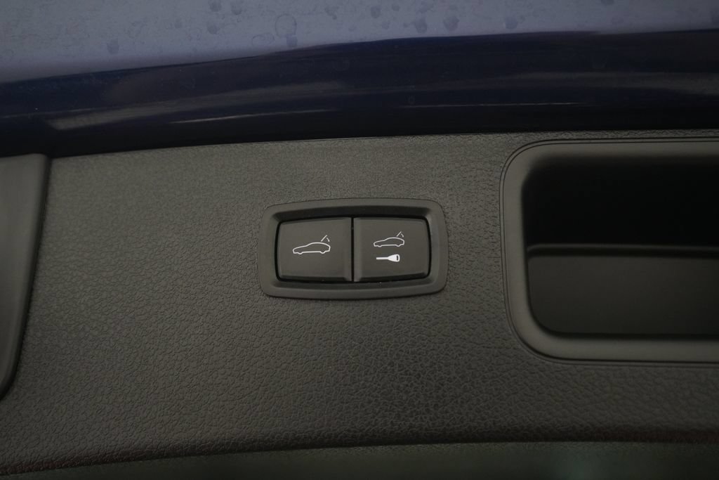 Certified 2022 Porsche Macan AWD/4WD image 11