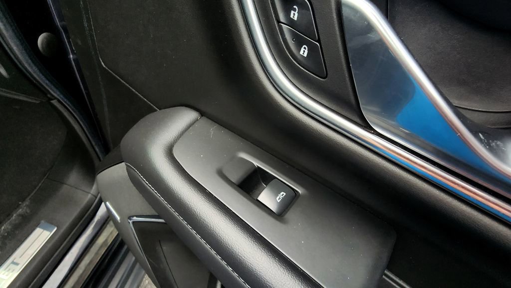Used 2022 Chevrolet Suburban LT AWD/4WD image 58