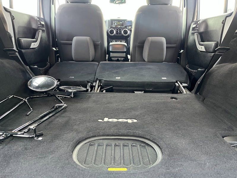 Used 2017 Jeep Wrangler Unlimited Rubicon w/ Connectivity Group image 42