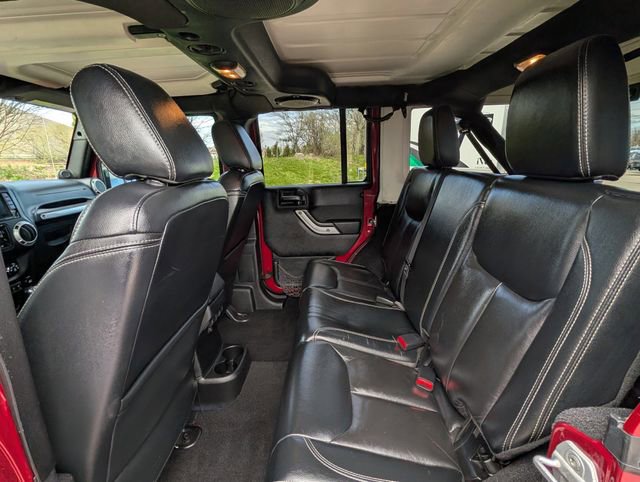 Used 2013 Jeep Wrangler Unlimited Rubicon w/ Connectivity Group AWD/4WD image 24