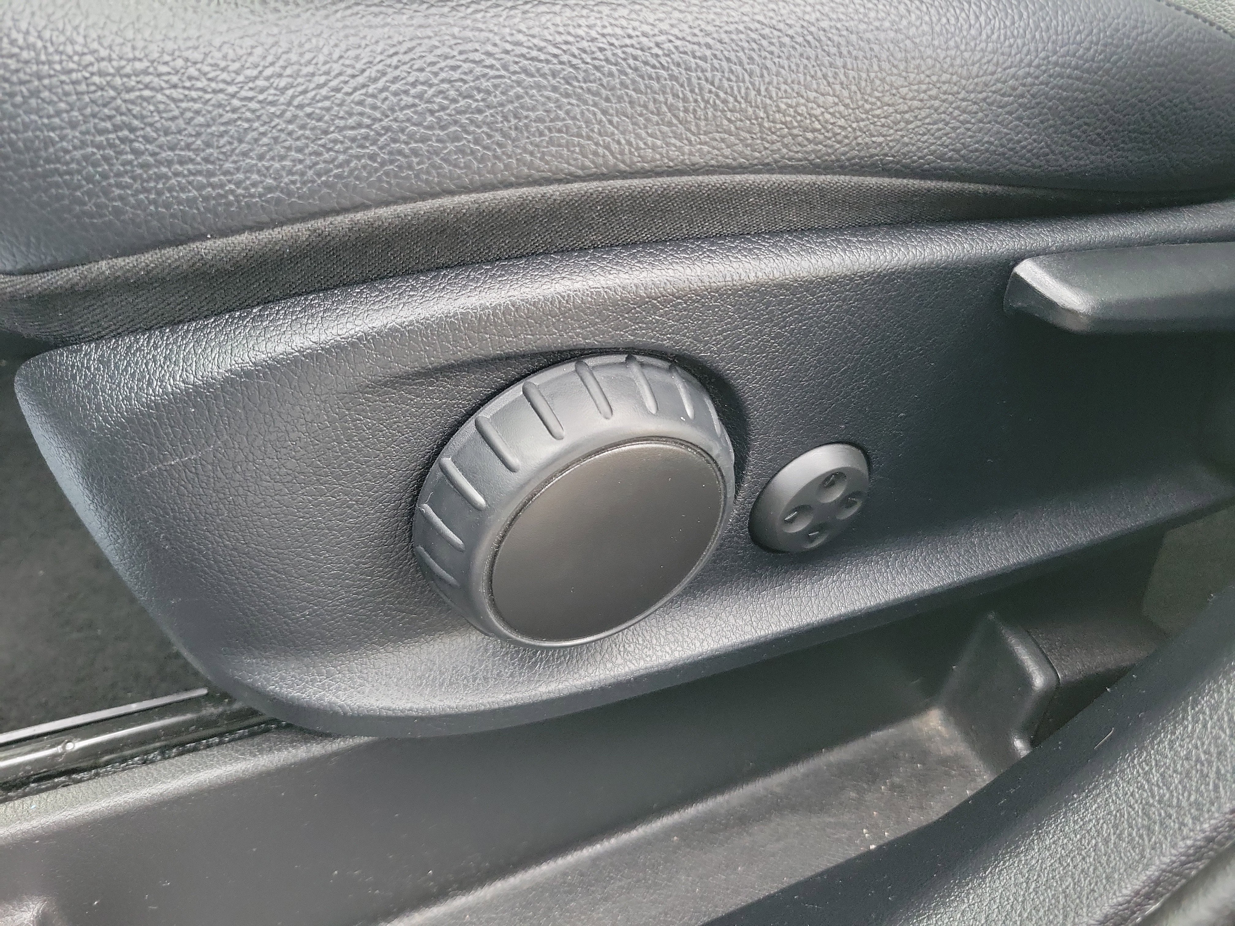 Used 2022 Mercedes-Benz GLB 250 4MATIC image 12