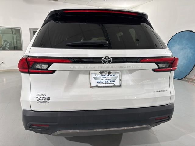 Used 2024 Toyota Grand Highlander Limited AWD/4WD image 9