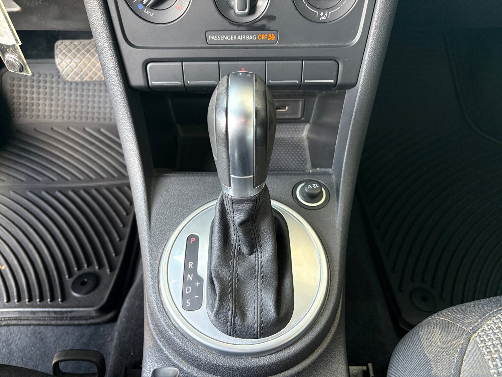 Used 2018 Volkswagen Beetle 2.0T S FWD image 19